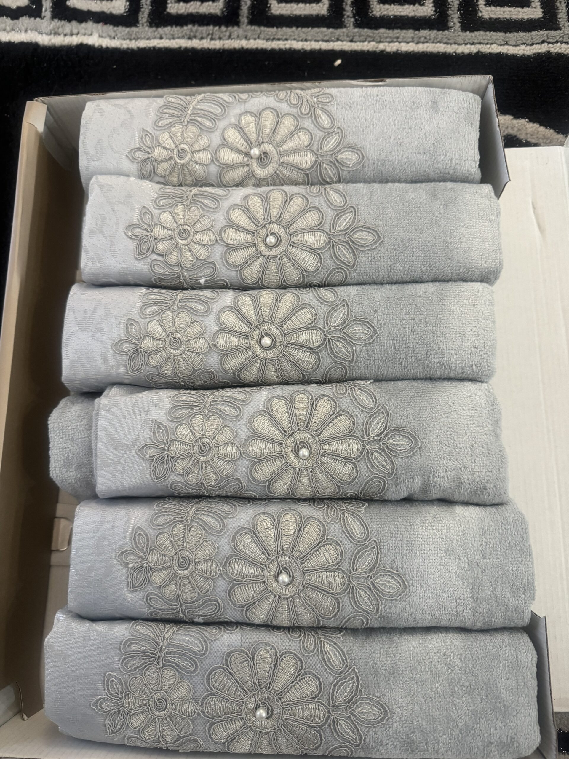 Silver Grey Mats with Guest Towels