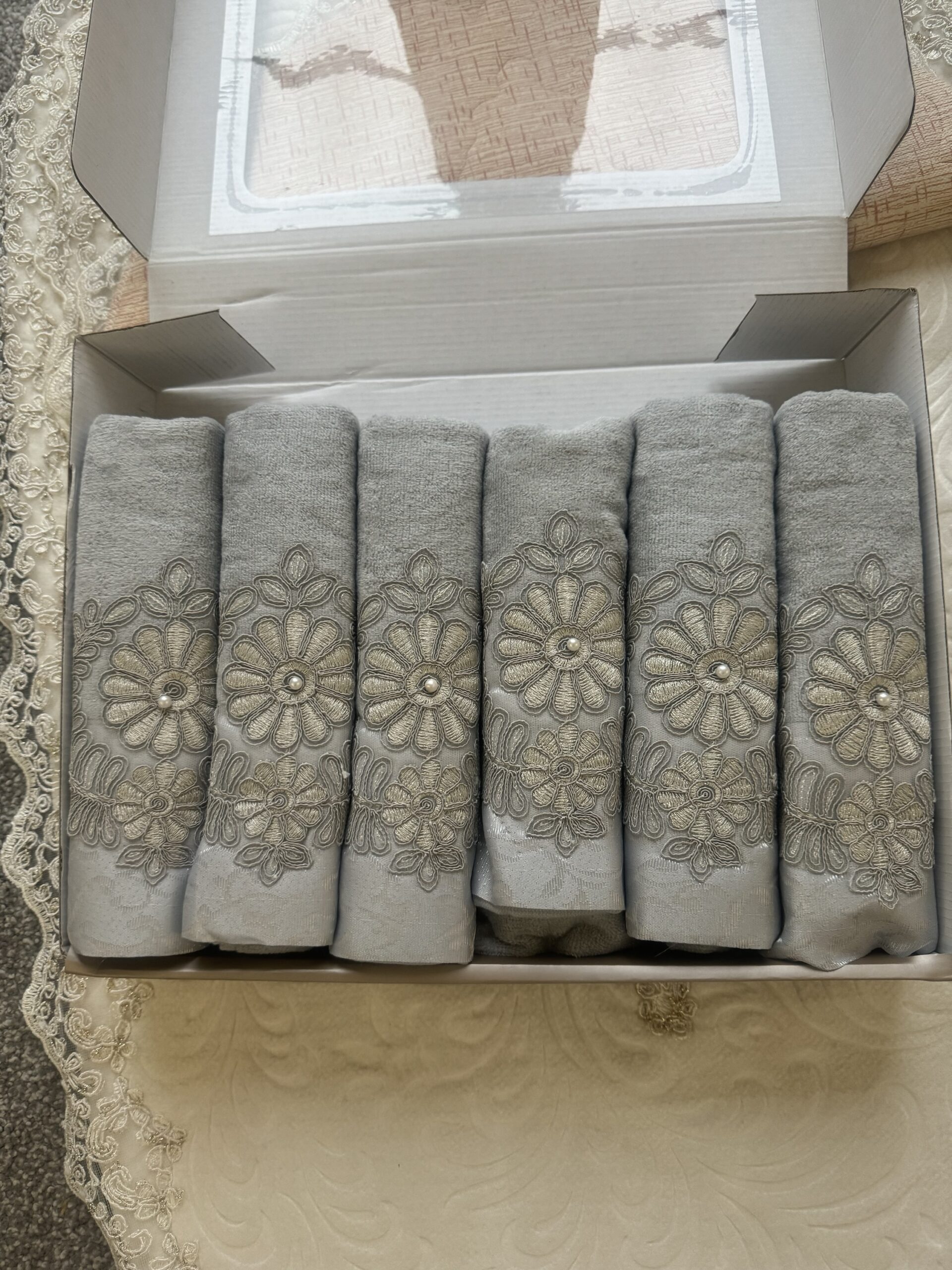 Silver Grey Mats with Guest Towels